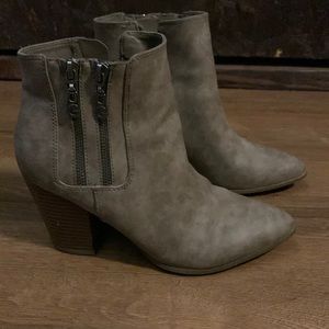 G by Guess heeled booties size 8 1/2